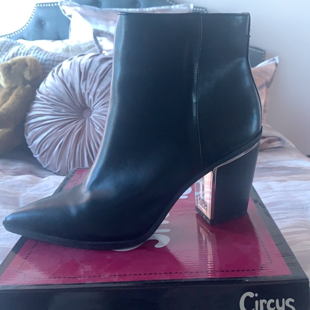 Worn 2x-  circus by sam Edelman black booties sz 8.5
